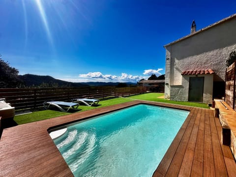 Natural landscape, Mountain view, Swimming pool, sunbed