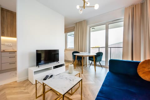 TV and multimedia, Living room, Seating area, Dining area, Evening entertainment