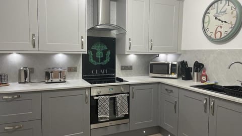 Harbourside by Caithness Luxury Apartments NC500 - 2 Bedroom holiday home - Sleeps Work teams upto 2 & holiday makers upto 6 with bike store House in Wick