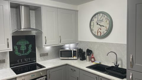 Harbourside by Caithness Luxury Apartments NC500 - 2 Bedroom holiday home - Sleeps Work teams upto 2 & holiday makers upto 6 with bike store House in Wick