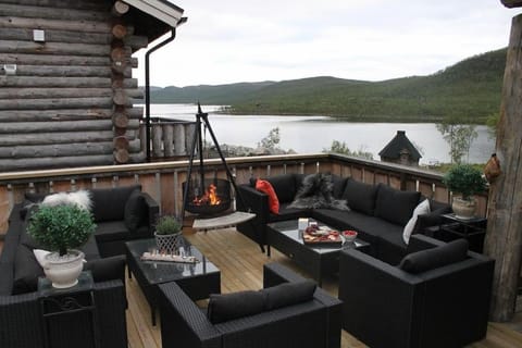 Patio, BBQ facilities, View (from property/room), Balcony/Terrace, Seating area, Lake view, Mountain view