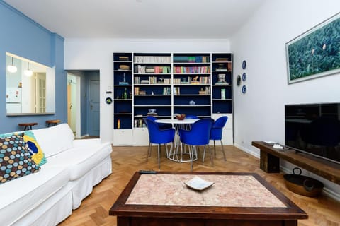 Library, TV and multimedia, Living room, Seating area, Dining area