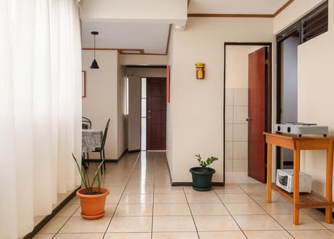 TV and multimedia, Kitchen or kitchenette, Living room, Seating area, Dining area