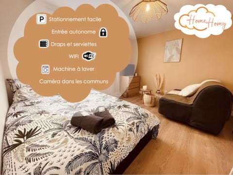 Bed, Living room, Photo of the whole room, Seating area, Bedroom