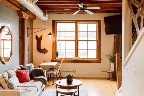 Seating area, Dining area