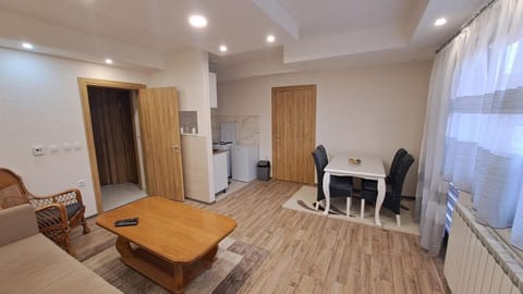 TV and multimedia, Kitchen or kitchenette, Living room, Seating area, Dining area, internet
