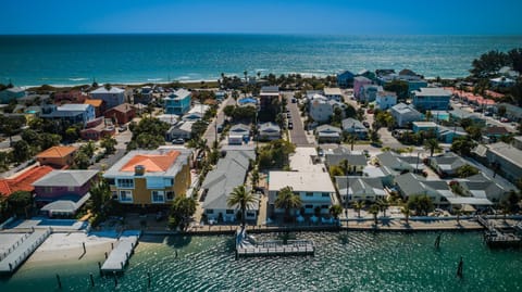 Neighbourhood, Natural landscape, Bird's eye view, Beach, Street view
