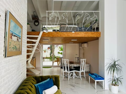 Patio, Balcony/Terrace, Living room, Seating area, Dining area