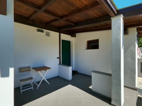 Patio, Day, Living room, Seating area, Dining area