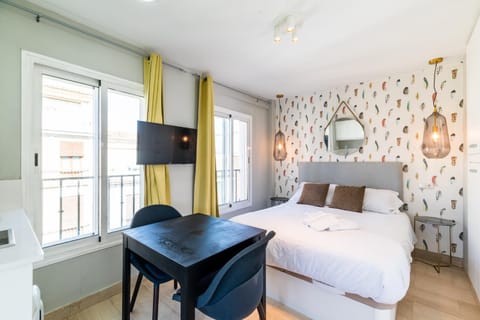 Bed, TV and multimedia, Bedroom