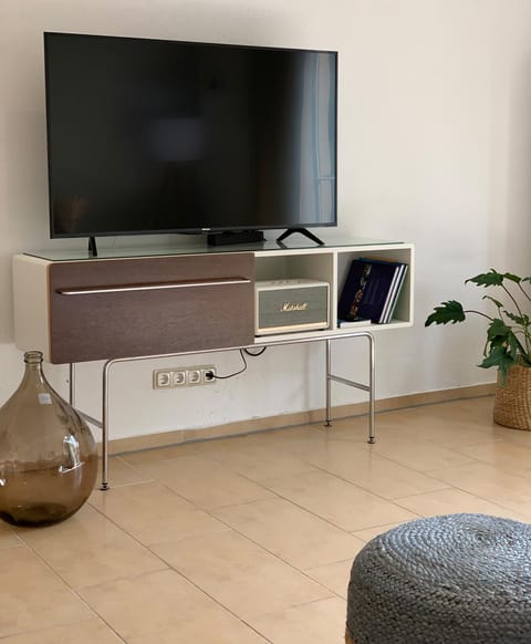 TV and multimedia, Living room, Evening entertainment