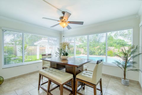 Casa Contenta House in Oakland Park