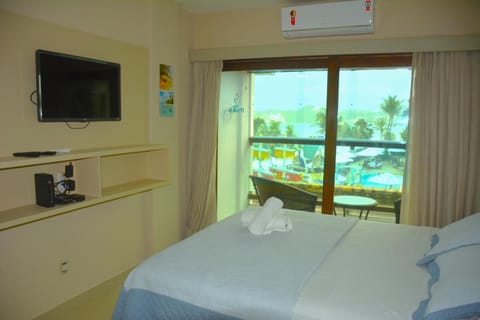 Bed, TV and multimedia, Photo of the whole room, Bedroom, Sea view, towels, air conditioner