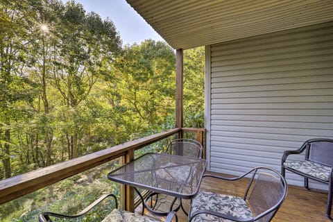 Near Sugar Mtn Resort! Mtn-View Outdoor Basecamp Apartment in Seven Devils