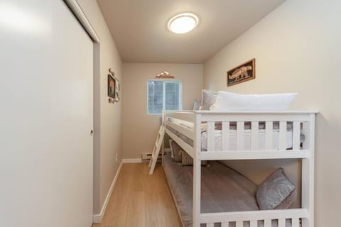 Cozy Duplex Unit - Beautiful Lake Views! House in Franklin D Roosevelt Lake