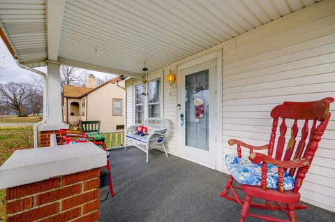 Walk to Dtwn Marie Antoinette-Themed Lebanon Home House in Ozark Mountains