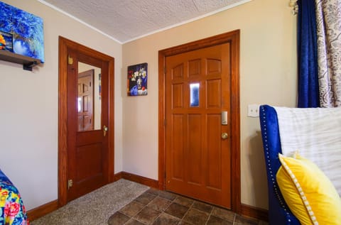 Walk to Dtwn Marie Antoinette-Themed Lebanon Home House in Ozark Mountains