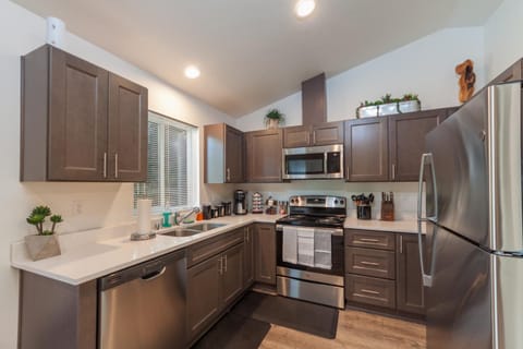 Kitchen or kitchenette, dishwasher, minibar, pet friendly, stove, toaster