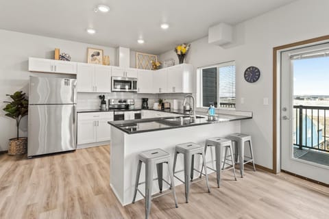 Coffee/tea facilities, View (from property/room), Balcony/Terrace, Kitchen or kitchenette, Dining area, dishwasher, oven, stove, toaster