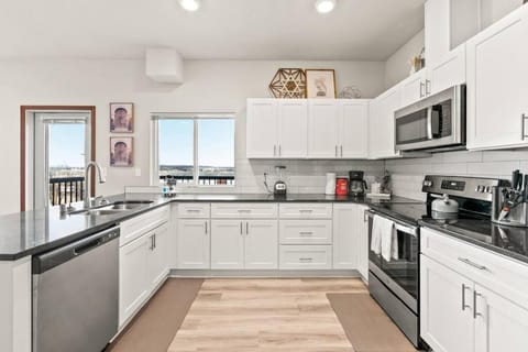 Great New 2 Bed 2 Bath Near Perry District and DT Apartment in Spokane