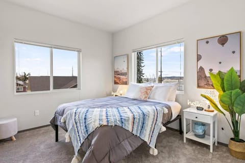 Great New 2 Bed 2 Bath Near Perry District and DT Apartment in Spokane