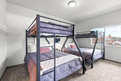 Great New 2 Bed 2 Bath Near Perry District and DT Apartment in Spokane