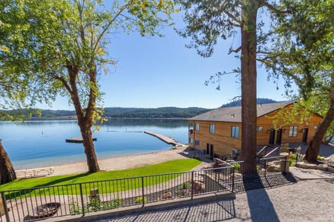 Wonderful Triplex Unit With Spectacular Lake View! House in Franklin D Roosevelt Lake