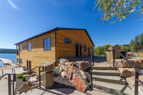 Gorgeous Triplex Unit With Spectacular Lake Views! House in Franklin D Roosevelt Lake