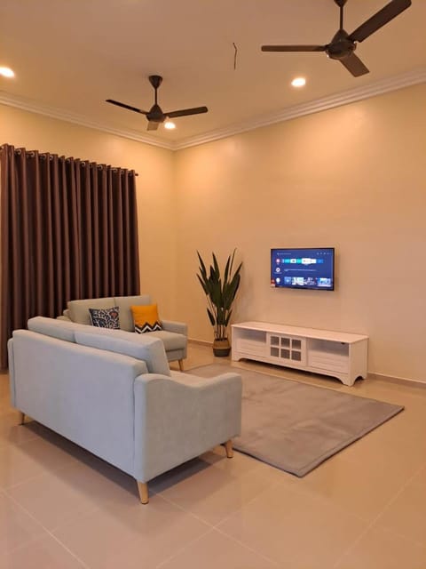 Communal lounge/ TV room, TV and multimedia, Living room, Seating area