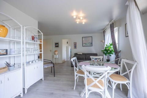 Apartment with parking and balcony near the beach Apartment in Deauville