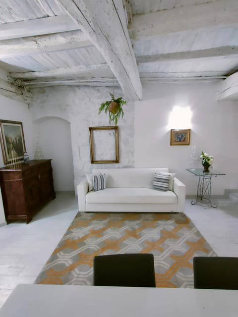 Seating area, Bedroom