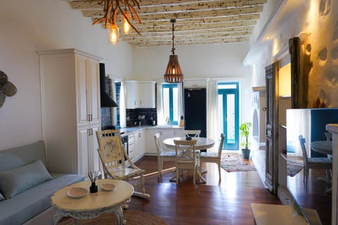 Kitchen or kitchenette, Living room, Dining area