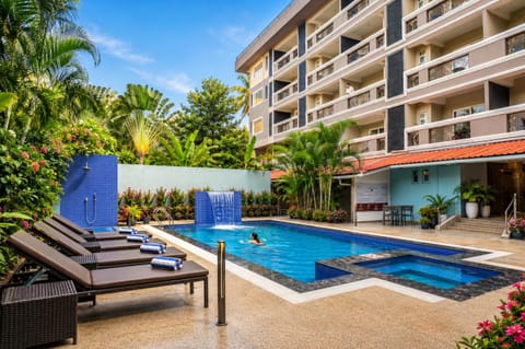 Property building, Day, Garden, View (from property/room), Balcony/Terrace, Garden view, Pool view, Swimming pool, sunbed
