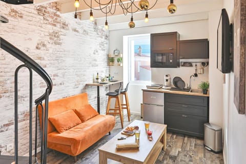 Kitchen or kitchenette, Living room