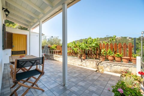 Property building, Balcony/Terrace, Living room