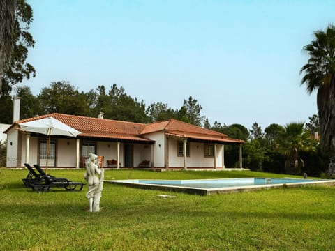 Property building, Natural landscape, Garden, Swimming pool, sunbed