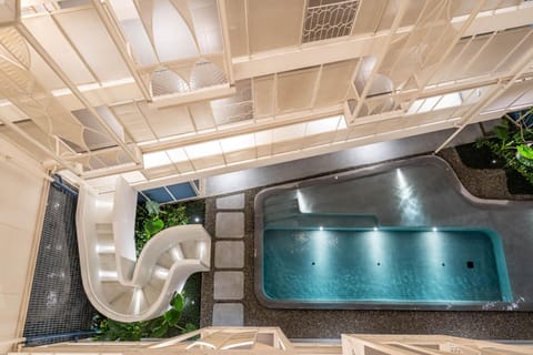 Property building, Swimming pool