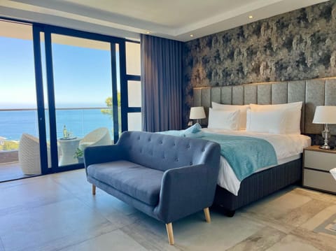 Bed, Photo of the whole room, Seating area, Bedroom