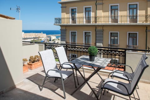 View (from property/room), Balcony/Terrace, Seating area, Dining area, Sea view