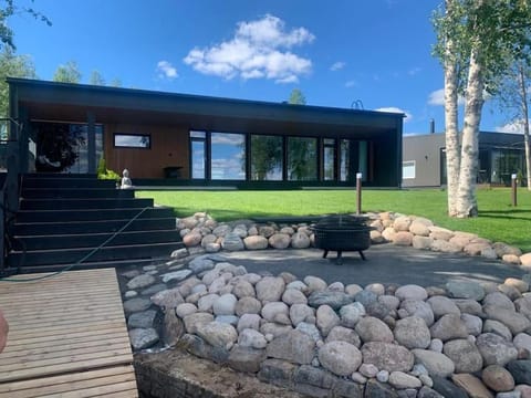 Villa by the river with beach sauna and jacuzzi Villa in Rovaniemi