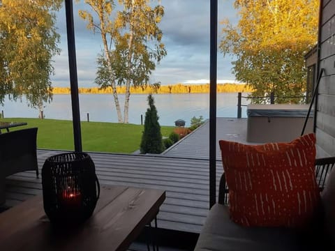 Villa by the river with beach sauna and jacuzzi Villa in Rovaniemi