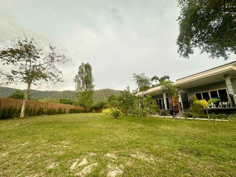 Maisuree Lanta Resort-Long Beach Chalet in Sala Dan