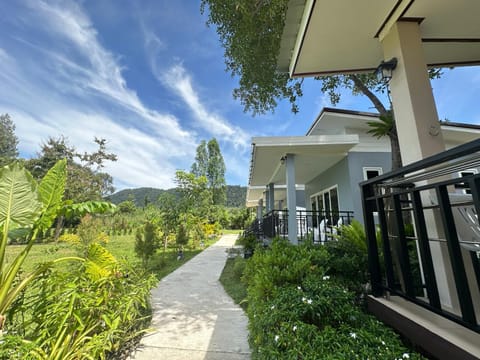 Maisuree Lanta Resort-Long Beach Chalet in Sala Dan