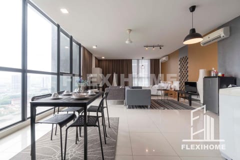 Kitchen or kitchenette, Living room, Seating area, Dining area, fireplace, air conditioner