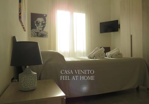 TV and multimedia, Photo of the whole room, Bedroom