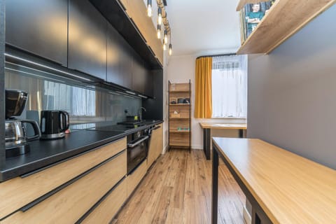 Kitchen or kitchenette, Dining area, oven, stove