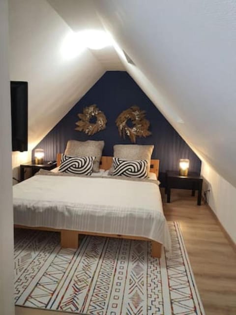 Bed, Bedroom