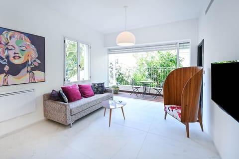 TV and multimedia, Balcony/Terrace, Living room, Seating area