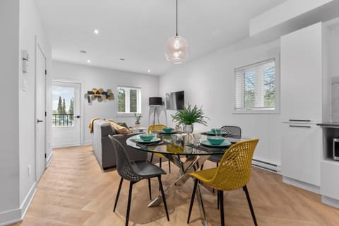 Seating area, Dining area