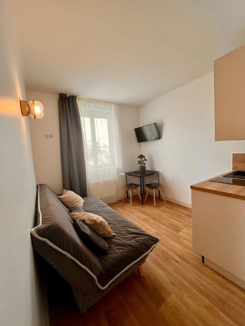 T2 4 pers face gare SNCF Appart Hotel le Cygne D3 Apartment in Bourges